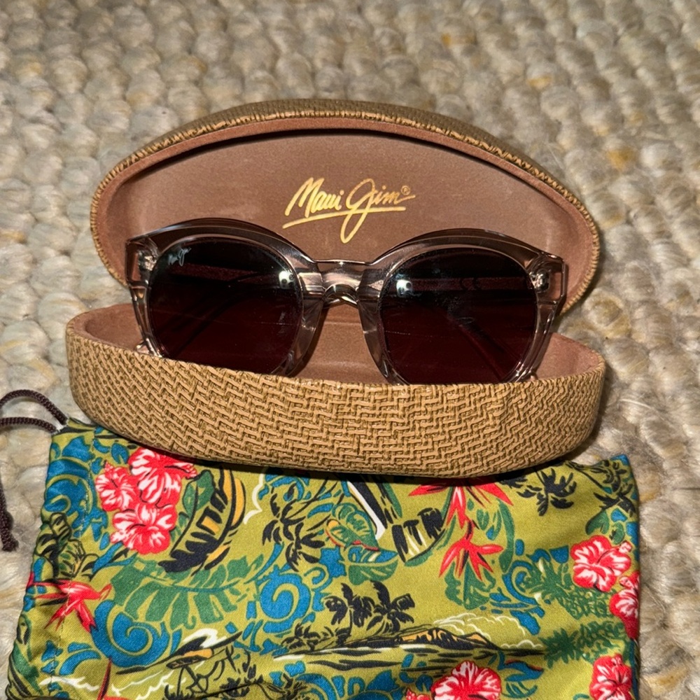 Maui Jim rose gold lens with a gray clear frame JASMINE STG-SG
